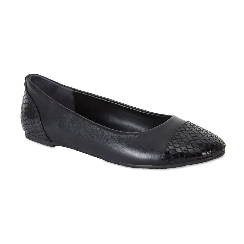 Gemini Flat in Black Leather