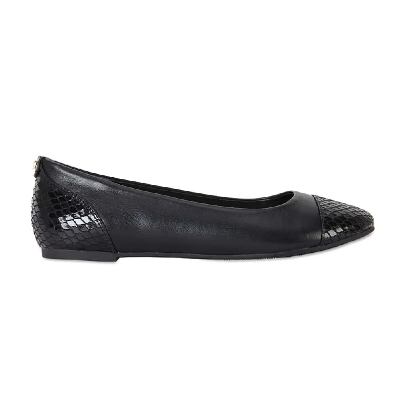 Gemini Flat in Black Leather