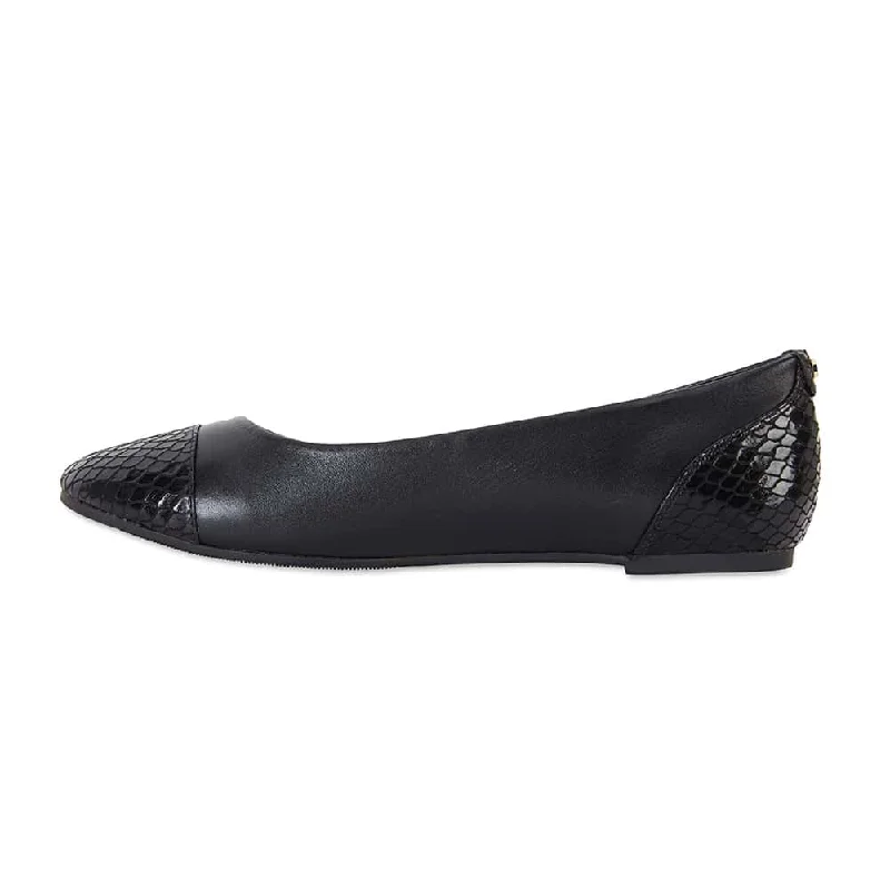 Gemini Flat in Black Leather