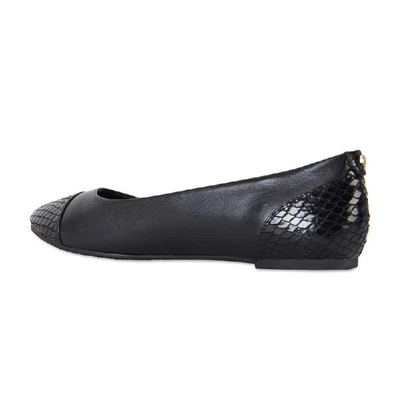 Gemini Flat in Black Leather