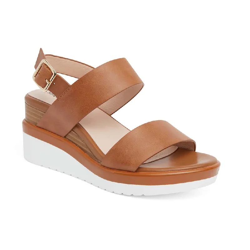 Indiana Wedge in Tan Leather