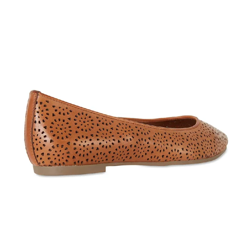 Leah Flat in Cognac Leather