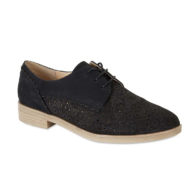 Nero Brogue in Black Nubuck