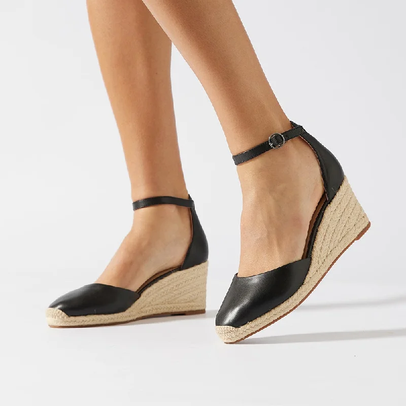 Peru Wedge in Black Leather