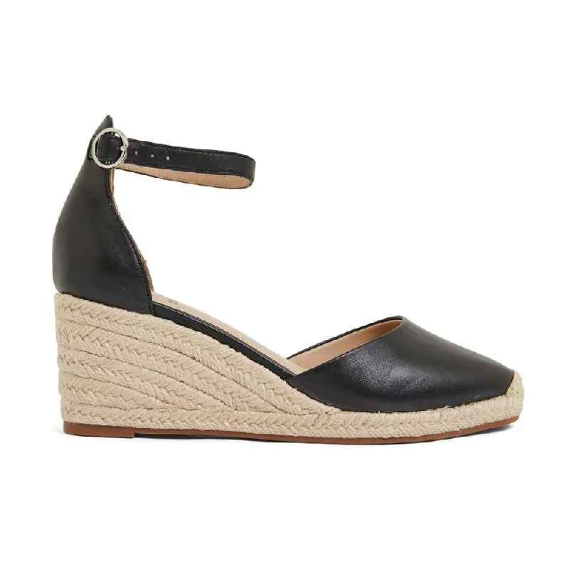 Peru Wedge in Black Leather