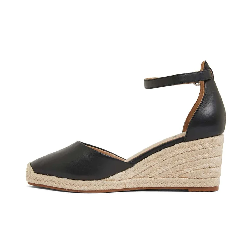 Peru Wedge in Black Leather