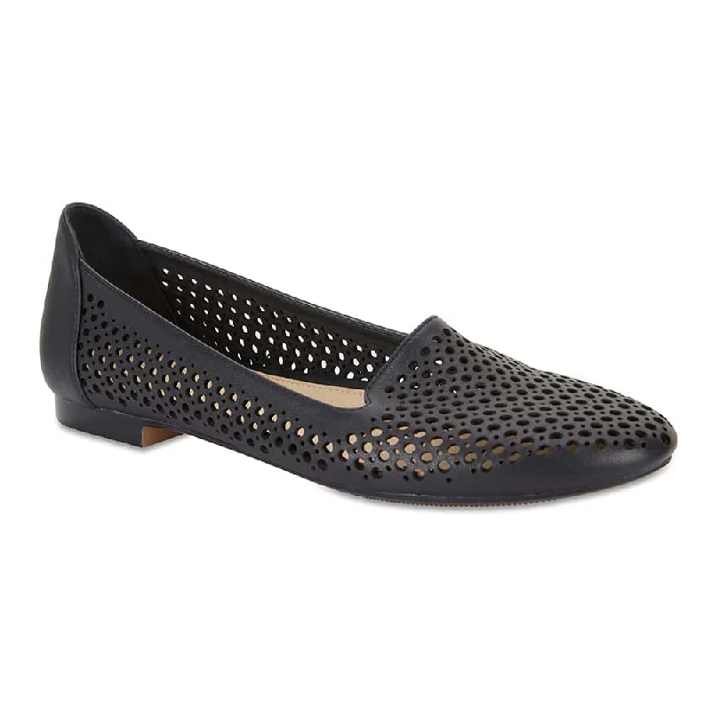 Sloane Flat in Black Leather