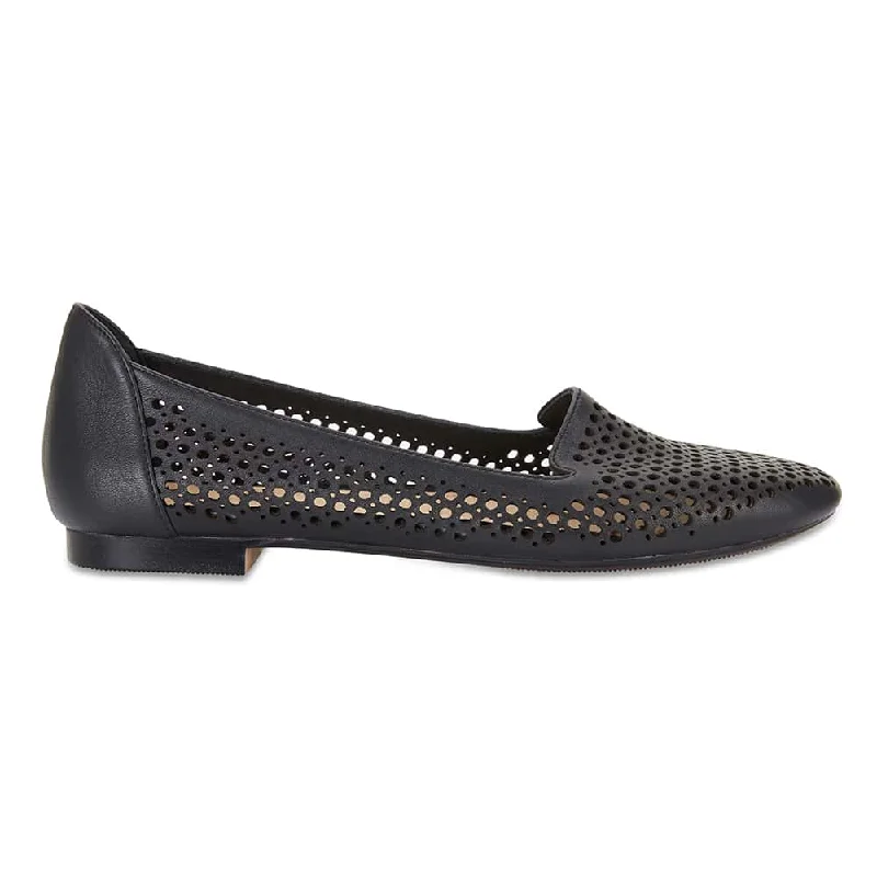 Sloane Flat in Black Leather