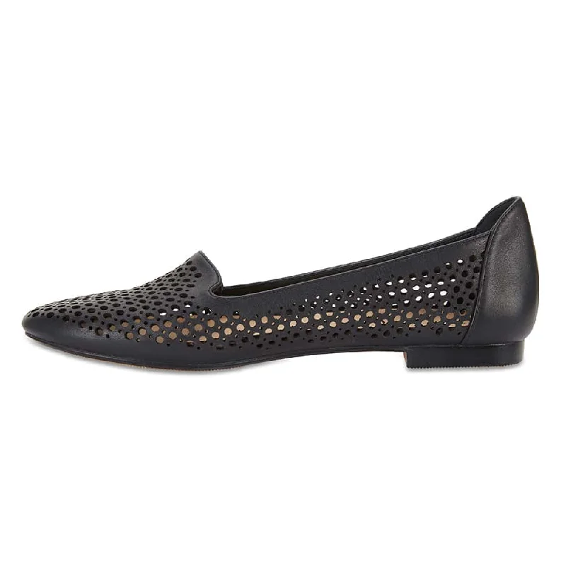 Sloane Flat in Black Leather