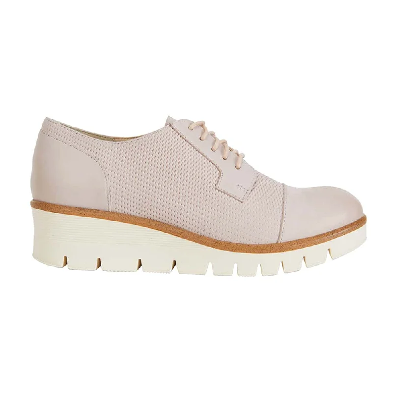 Vega Brogue in Pale Pink Nubuck