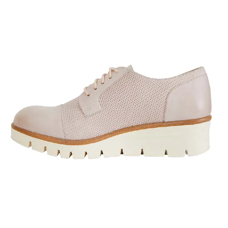 Vega Brogue in Pale Pink Nubuck