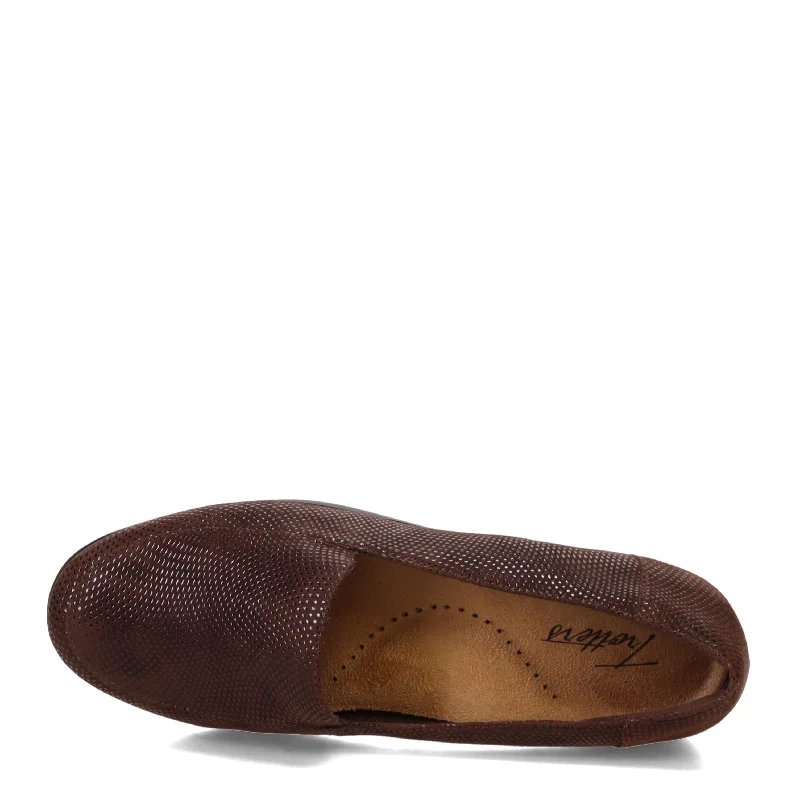 Women's Trotters, Deanna Loafer